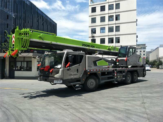 钟祥市跨街广告牌的高空安装注意事项