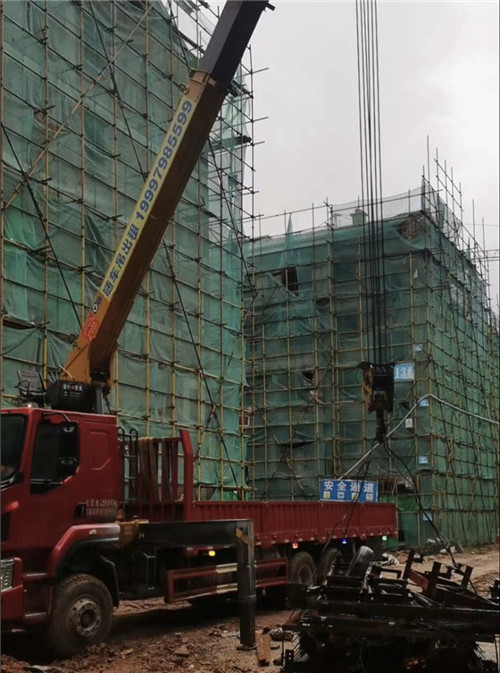 钟祥市“慢工细活”—— 吊车的 “微动控制” 技术